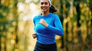 A atividade física é uma ferramenta poderosa para promover saúde mental (Imagem: Drazen Zigic | Shutterstock)