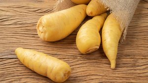 Além de versátil na cozinha, a mandioquinha é fonte de diversos nutrientes que a tornam uma excelente aliada da saúde (Imagem: Odu Mazza | Shutterstock)