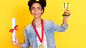 As Olimpíadas Científicas têm aberto portas para os estudantes (Imagem: Roman Samborskyi | Shutterstock)