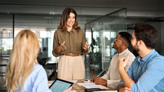 A construção de processos claros contribui para negócios mais preparados e consistentes (Imagem: insta_photos | Shutterstock)