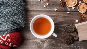 Chá de laranja com canela e anis-estrelado (Imagem: Grigoreva Alina | Shutterstock)