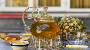 Chá de casca de abacaxi com canela (Imagem: Tanya_Terekhina | Shutterstock)