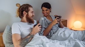 Os chás ajudam a preparar o corpo para dormir melhor (Imagem: bbernard | Shutterstock)