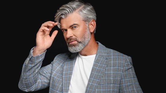 Do clássico ao moderno, os visuais masculinos vêm ganhando mais personalidade (Imagem: New Africa | Shutterstock)