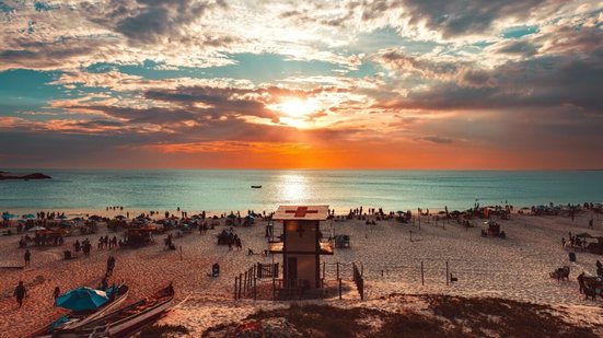 O pôr do sol é um dos momentos mais simples e marcantes de qualquer viagem (Imagem: alevieira | Shutterstock)