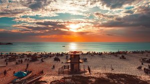 O pôr do sol é um dos momentos mais simples e marcantes de qualquer viagem (Imagem: alevieira | Shutterstock)