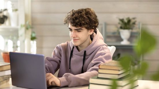 Os dias que antecedem o Enem também exigem preparo (Imagem: EkaterinaN | Shutterstock)