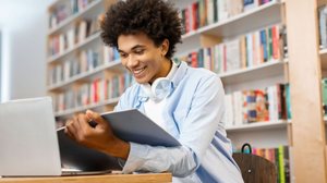 O Enem exige preparo dos estudos (Imagem: fast-stock | Shutterstock)