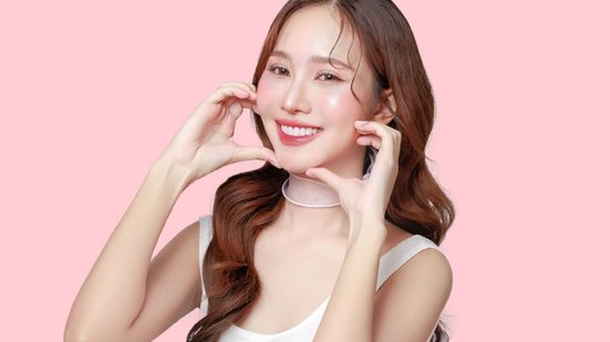 O blush lips garante um visual mais natural à make (Imagem: Auttapol Tatiyarat | Shutterstock)