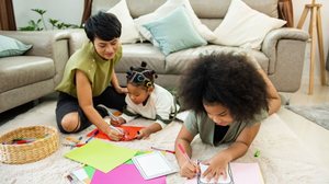 O tempo livre das férias também pode ser usado para revisar conteúdos com calma e sem pressão (Imagem: CandyRetriever | Shutterstock)