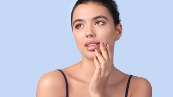 O efeito plumping ajuda a destacar os lábios (Imagem: Pixel-Shot | Shutterstock)