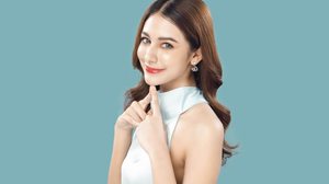 A maquiagem glow destaca a pele real, com luminosidade estratégica e acabamento leve (Imagem: Auttapol Tatiyarat | Shutterstock)