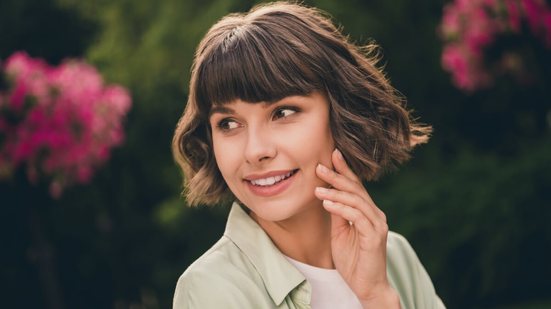 Cuidados simples mantém os fios saudáveis na transição do inverno para a primavera (Imagem: Roman Samborskyi | Shutterstock)