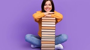 Identificar os estilos literários preferidos pode fortalecer o hábito da leitura no dia a dia (Imagem: Roman Samborskyi | Shutterstock)
