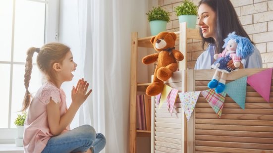 As férias escolares podem ser uma oportunidade valiosa de conexão afetiva e desenvolvimento emocional (Imagem: Yuganov Konstantin | Shutterstock)