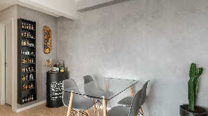 Os ambientes podem refletir a história dos moradores de forma equilibrada (Projeto: Camila Palladino | Imagem: Henrique Ribeiro)