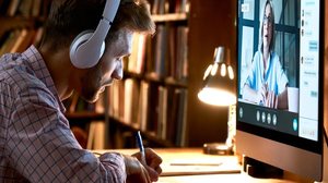 É fundamental analisar se o curso escolhido está em sintonia com suas expectativas e habilidades (Imagem: Ground Picture | Shutterstock)