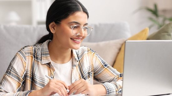 Uma preparação de qualidade é a chave para conquistar um bom desempenho no vestibular (Imagem: YURII MASLAK | Shutterstock)