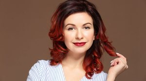 Cuidados simples mantém a cor e o brilho dos cabelos (Imagem: Africa Studio | Shutterstock)