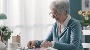 Manter o cérebro saudável garante autonomia e qualidade de vida (Imagem: Stock-Asso | Shutterstock)