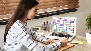 Montar um planejamento de estudo é fundamental para ter bons resultados no vestibular (Imagem: New Africa | Shutterstock)