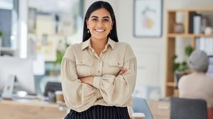 Muitas mulheres da Geração Z enfrentam obstáculos para chegar a cargos de liderança (Imagem: PeopleImages.com - Yuri A | Shutterstock)