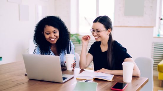 Equilibrar a preparação com o cuidado com a saúde mental é essencial para obter um bom resultado no exame (Imagem: GaudiLab | Shutterstock)