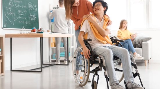 Para realizar mediações efetivas, é essencial saber as necessidades e, principalmente, potencialidades do aluno (Imagem: Pixel-Shot | Shutterstock)