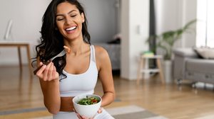 Hábitos saudáveis são importantes para a saúde após o Carnaval (Imagem: NDAB Creativity | Shutterstock)