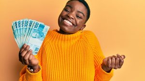 O cuidado com as finanças deve ser prioridade após o Carnaval (Imagem: Krakenimages.com | Shutterstock)