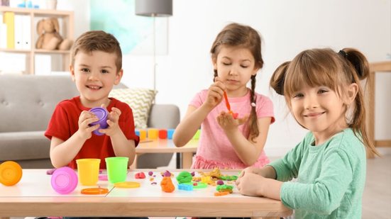 Atividades adaptadas podem tornar o Dia das Crianças mais inclusivo (Imagem: New Africa | Shutterstock)