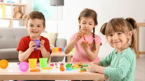 Atividades adaptadas podem tornar o Dia das Crianças mais inclusivo (Imagem: New Africa | Shutterstock)