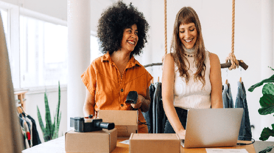 Um atendimento atencioso e uma boa experiência podem ajudar a conquistar a preferência do consumidor (Imagem: JLco Julia Amaral | Shutterstock)