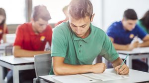 O repertório sociocultural é uma ferramenta poderosa para enriquecer a redação (Imagem: LStockStudio | Shutterstock)