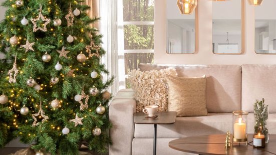 O dourado ajuda a trazer mais elegância para a decoração de Natal (Imagem: Danielcc | Shutterstock)