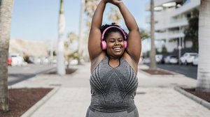 Incluir atividades físicas na rotina aumenta a saúde e o bem-estar do corpo (Imagem: Tint Media | Shutterstock)