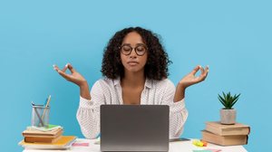 Técnicas simples controlam a ansiedade e aumentam as chances de sucesso no Enem (Imagem: Prostock-studio | Shutterstock)