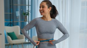 Cuidados potencializam a recuperação estética após emagrecimento (Imagem: MAYA LAB | Shutterstock)