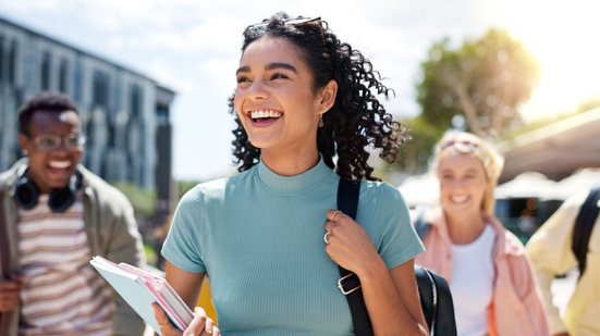 A vida universitária é uma das fases mais intensas e transformadoras da vida adulta (Imagem: PeopleImages.com - Yuri A | Shutterstock)