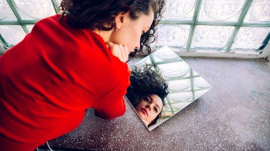 A  autoestima é consequência direta do autoconhecimento (Imagem: ShutterDivision | Shutterstock)