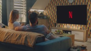 Os títulos mostram como o mistério pode surgir em qualquer lugar — de pequenas cidades a viagens de luxo (Imagem: Frame Stock Footage | Shutterstock)