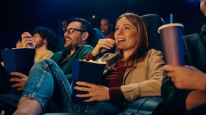 Dos universos fantásticos aos dramas intensos, as estreias da quinta-feira chegam para movimentar as telonas (Imagem: Drazen Zigic | Shutterstock)