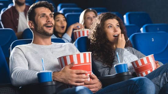 Novas histórias chegam às telas com tramas baseadas em fatos e universos de fantasia (Imagem: LightField Studios | Shutterstock)