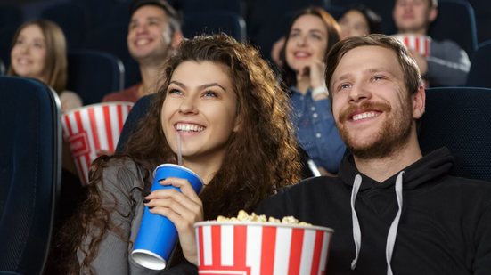 Outubro reserva grandes lançamentos no cinema (Imagem: Nestor Rizhniak | Shutterstock)