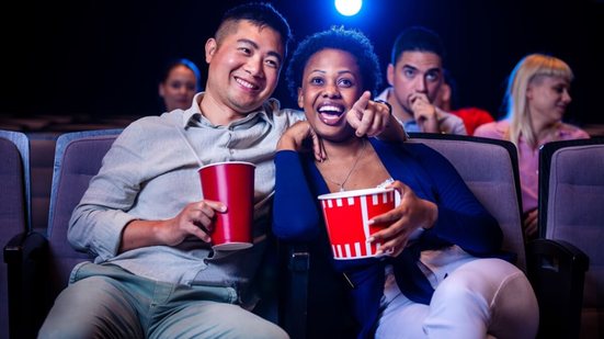 A semana traz para os cinemas brasileiros uma programação diversificada (Imagem: adriaticfoto | Shutterstock)