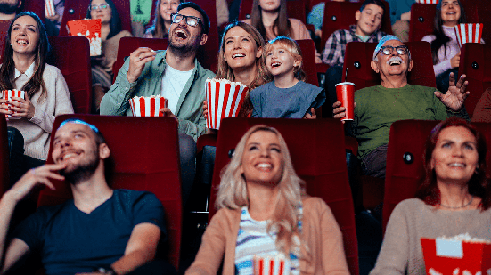 Diversas estreias chegam aos cinemas nesta quinta-feira, com opções para públicos bem diferentes (Imagem: bbernard | Shutterstock)