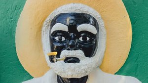 Os Pretos Velhos representam sabedoria e acolhimento, trazendo orientação, calma e equilíbrio para os momentos de dificuldade (Imagem: Rainbow Witch  | Shutterstock)