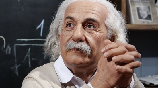 Albert Einstein também conquistou fama mundial com suas reflexões sobre religião, política e educação (Imagem: Harmony Video Production | Shutterstock)
