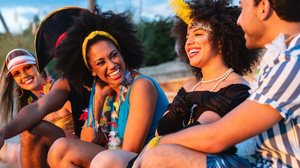 O Carnaval 2025 deve receber milhares de turistas estrangeiros (Imagem: Vergani Fotografia | Shutterstock)