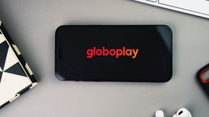 O catálogo do Globoplay recebe em setembro produções que unem nostalgia, música e histórias transformadoras (Imagem: Diego Thomazini | Shutterstock)